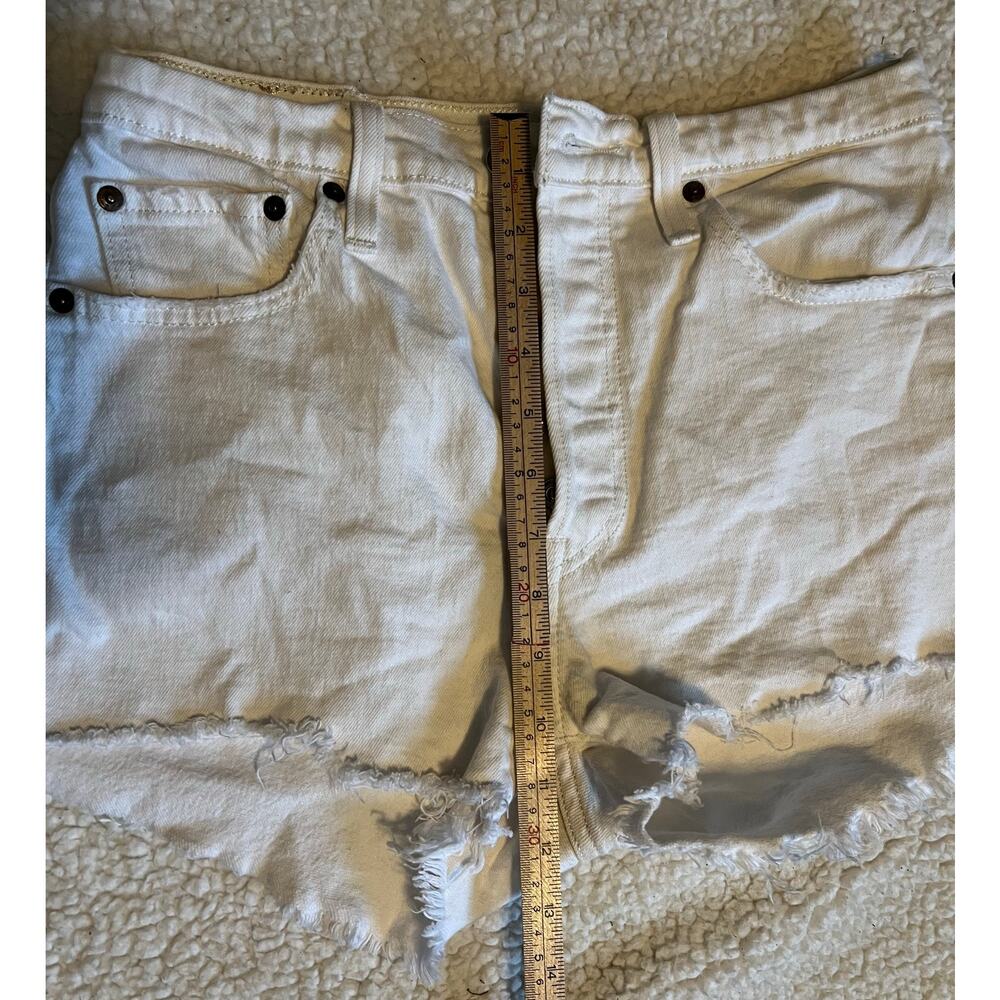 Levi 501 denim shorts white size w27 womans - Picture 2 of 6